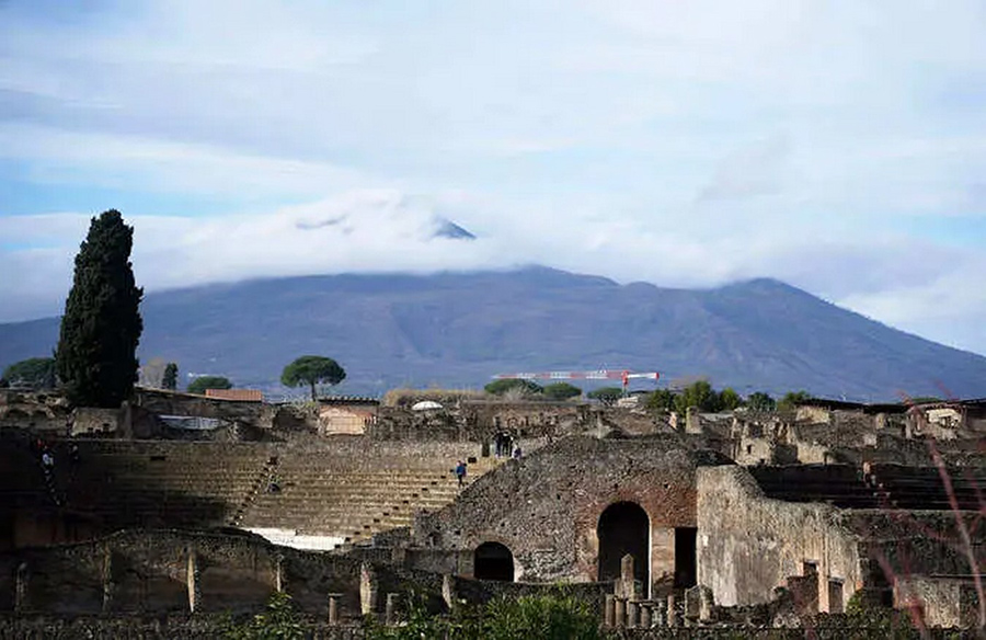 Students Win $700,000 for AI Breakthrough in Decoding Ancient Scrolls