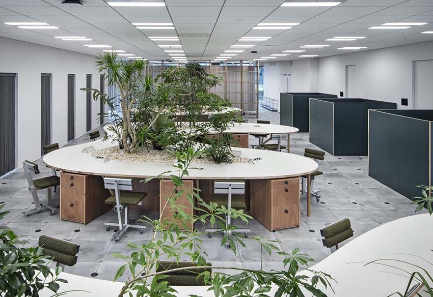 Rethinking the Office Space: HAKUHODO Gravity Office by DDAA